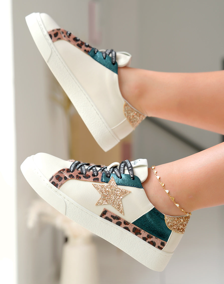Baskets femme bi-matiere à lacets avec inscription et détail léopard