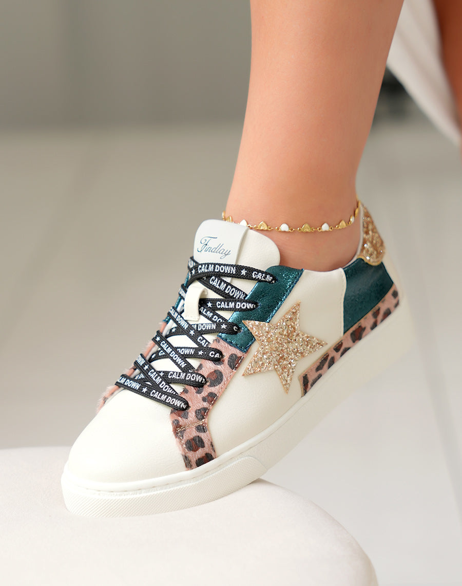 Baskets femme bi-matiere à lacets avec inscription et détail léopard