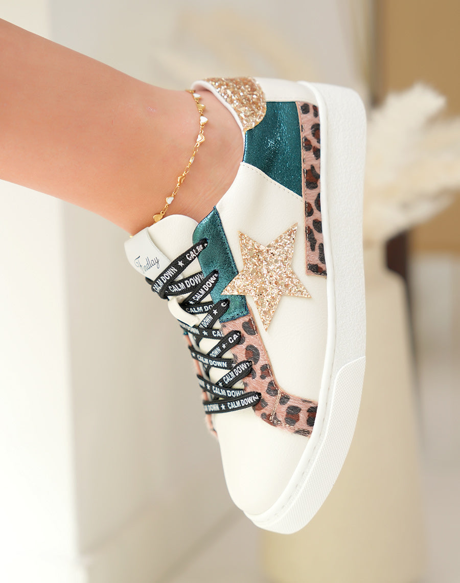 Baskets femme bi-matiere à lacets avec inscription et détail léopard