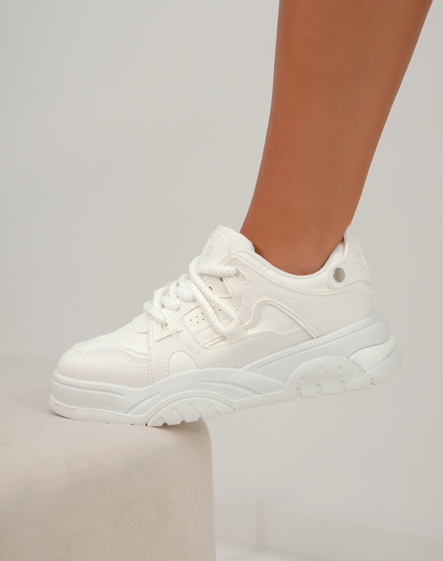 Baskets femme blanche effet déchiré à lacets corde