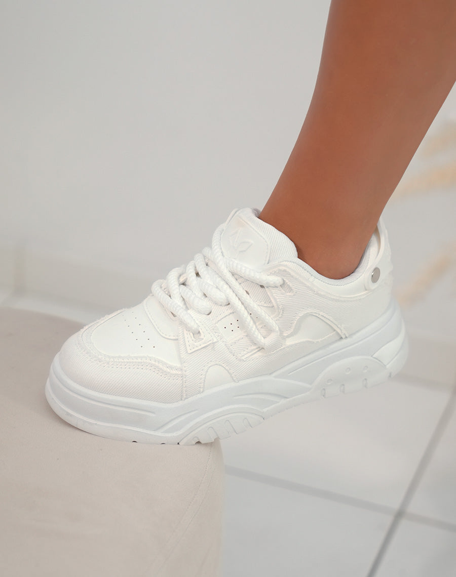 Baskets femme blanche effet déchiré à lacets corde