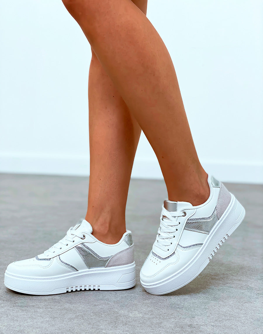 Baskets femme blanche à empiècements et détail argentée pailletée