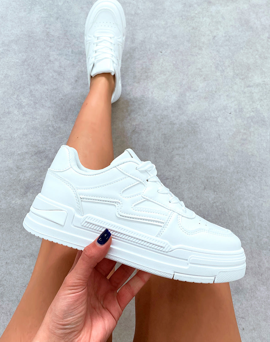 Baskets femme blanche à empiècements et à lacets