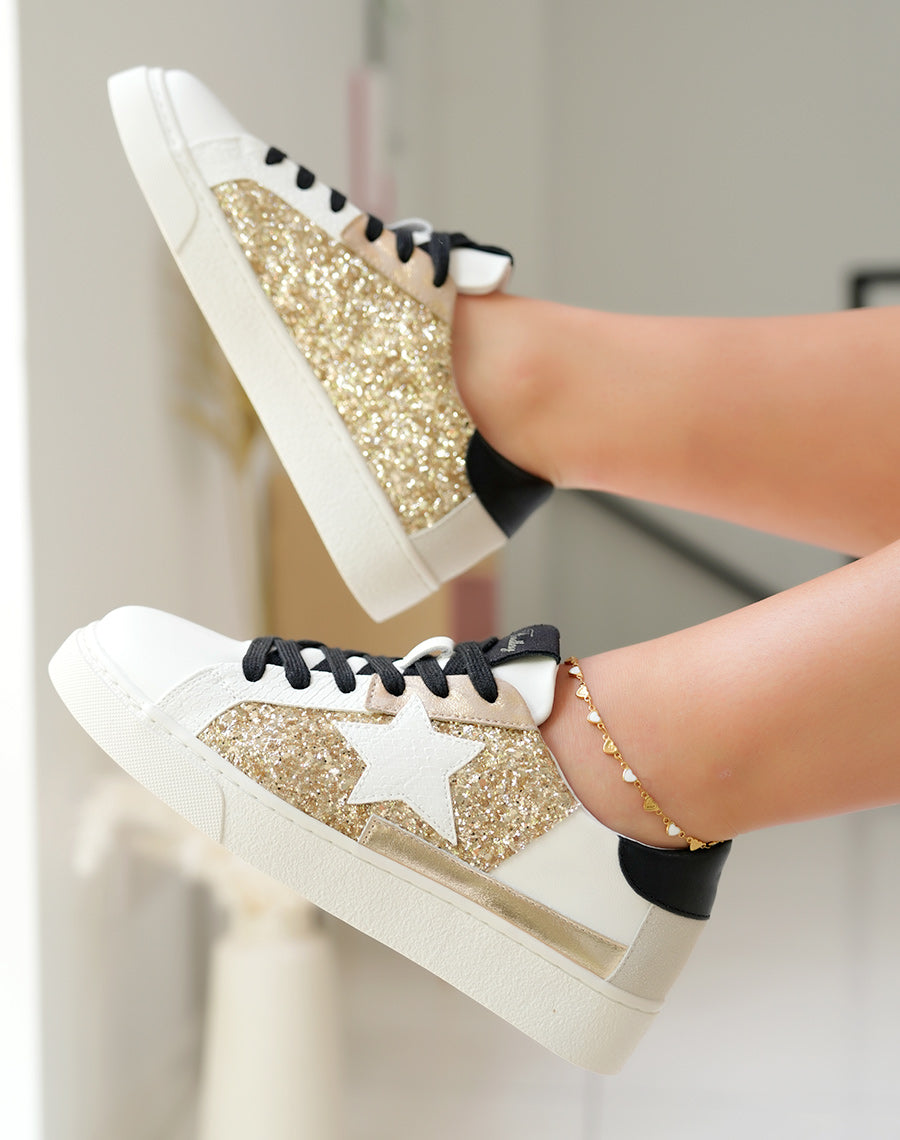 Baskets femme blanche à lacets noires à détail étoile et empiècements