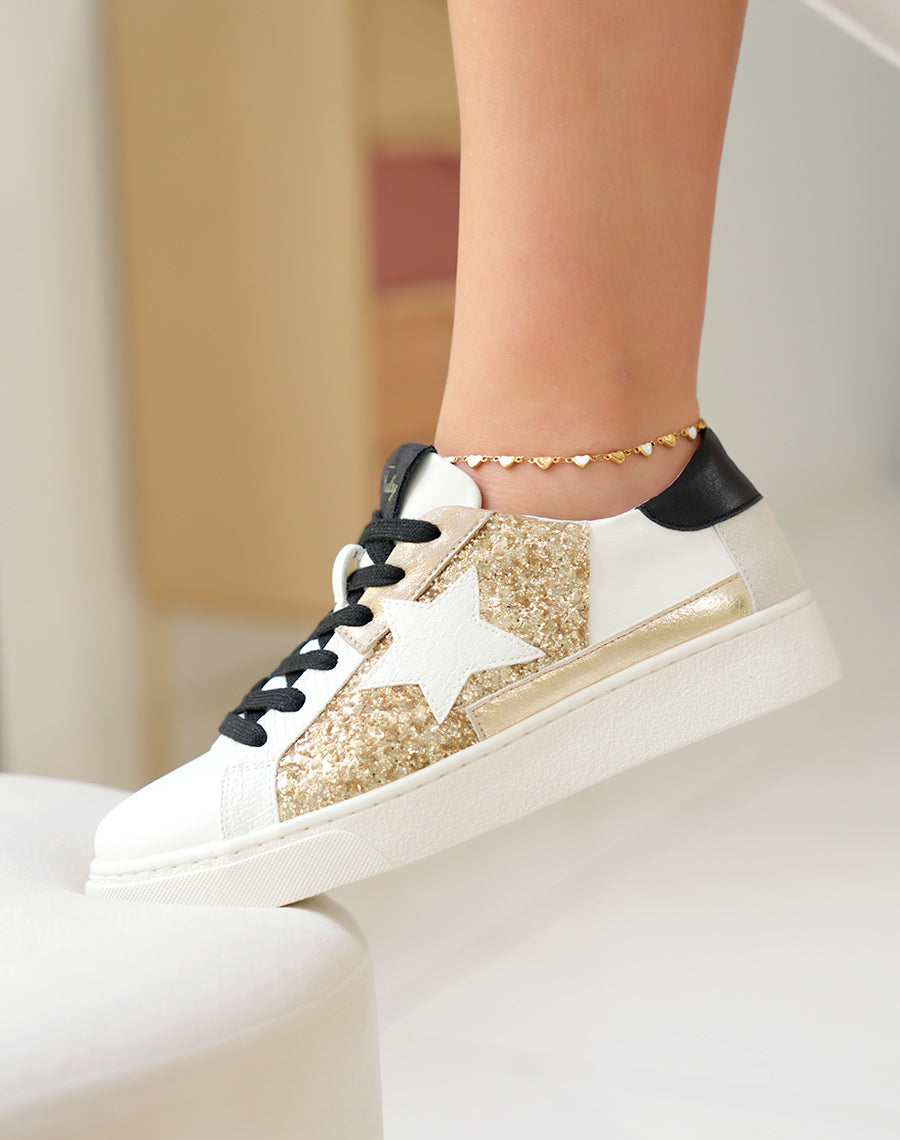 Baskets femme blanche à lacets noires à détail étoile et empiècements