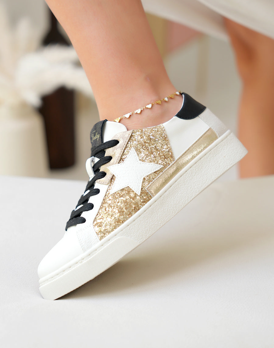 Baskets femme blanche à lacets noires à détail étoile et empiècements