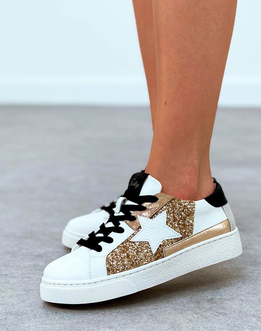 Baskets femme blanche à lacets noires à détail étoile et empiècements