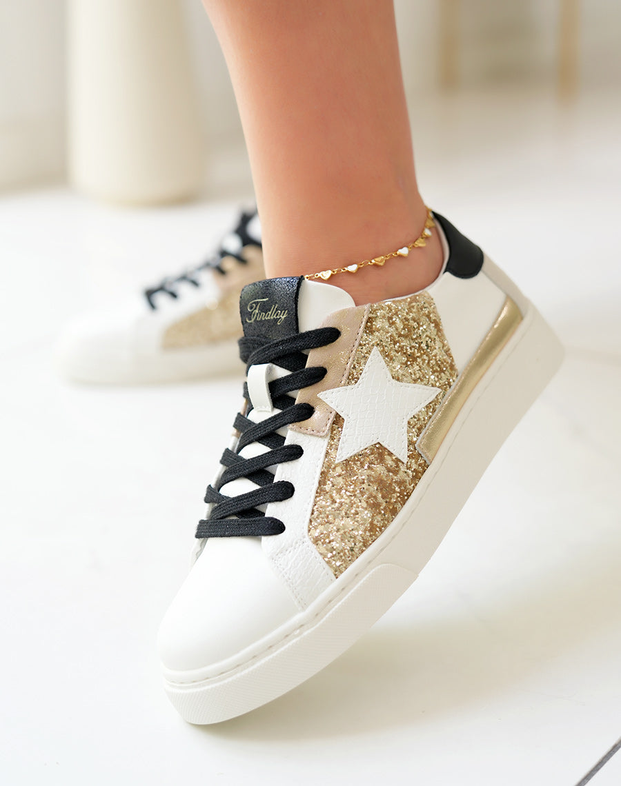 Baskets femme blanche à lacets noires à détail étoile et empiècements
