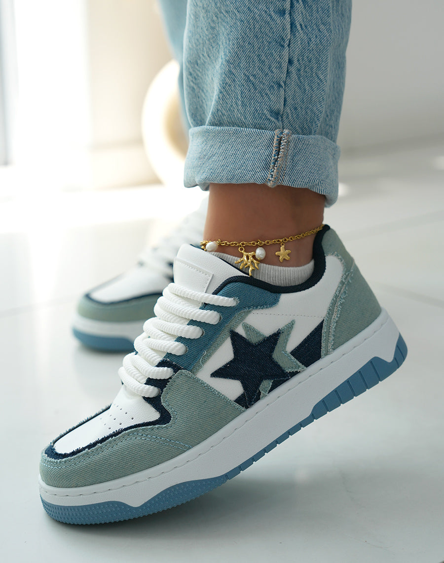 Baskets femme blanches à empiècements jeans et bleu avec lacets épais
