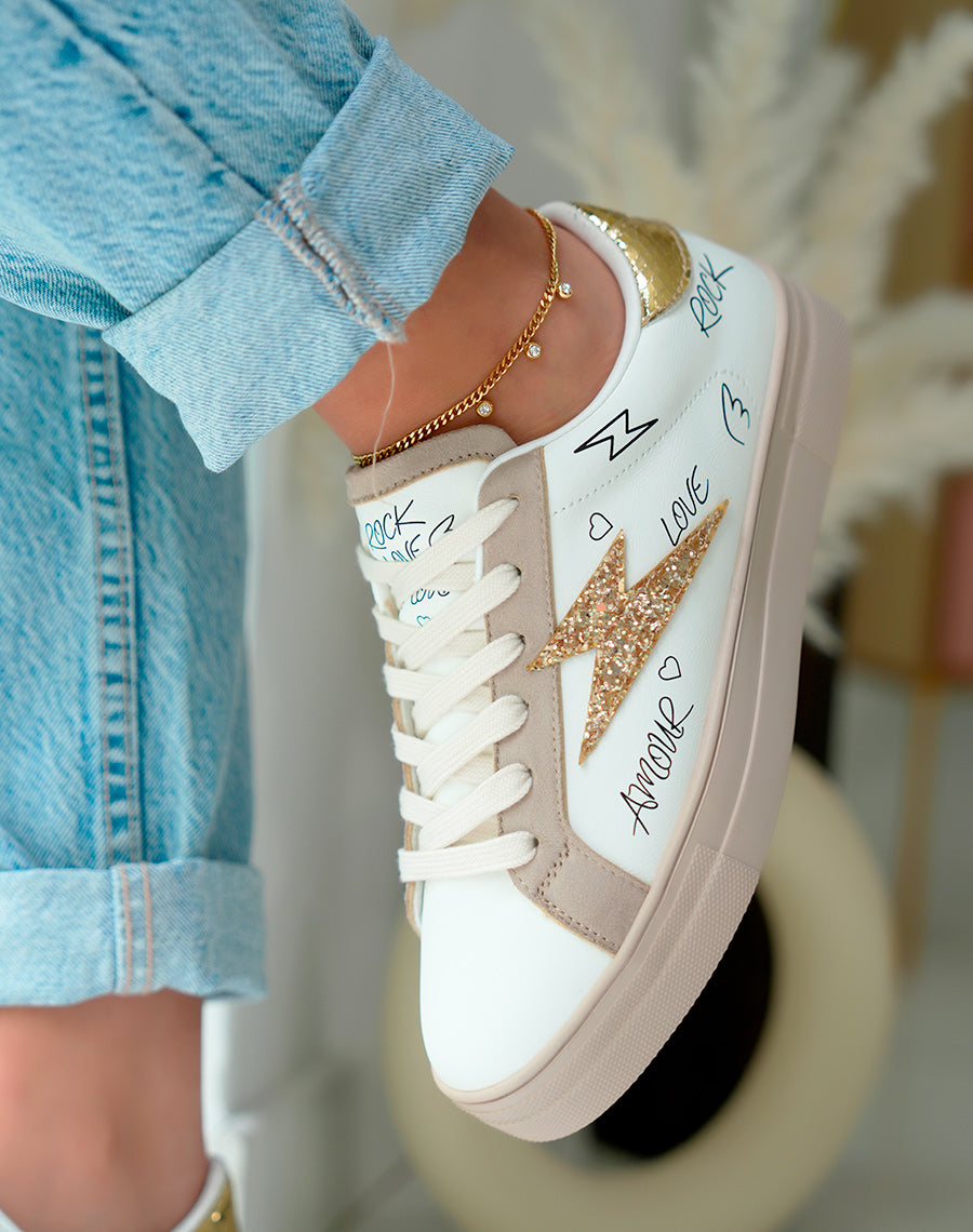 Baskets femme blanches et taupe avec étoile dorée pailletée et inscriptions graphiques