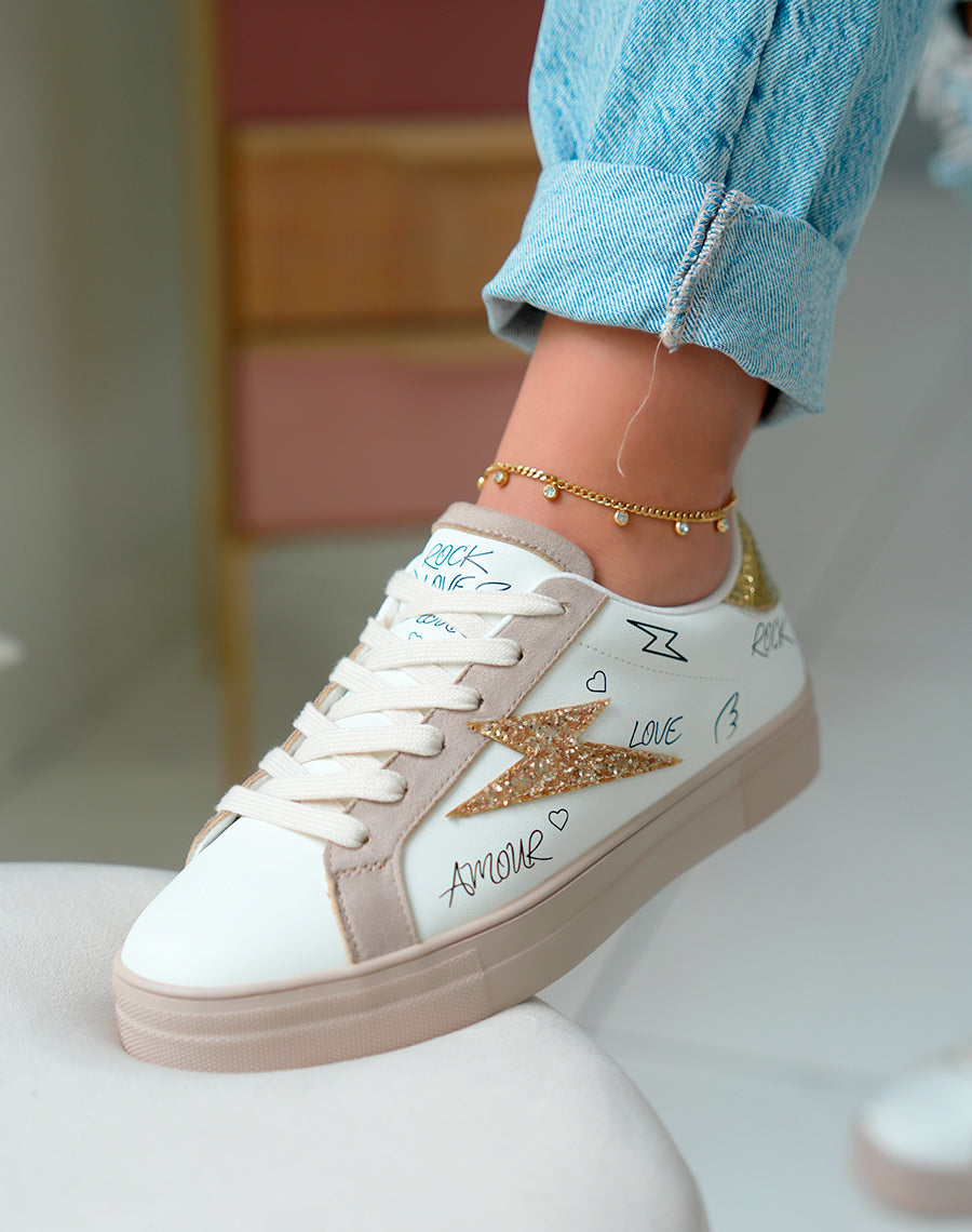 Baskets femme blanches et taupe avec étoile dorée pailletée et inscriptions graphiques
