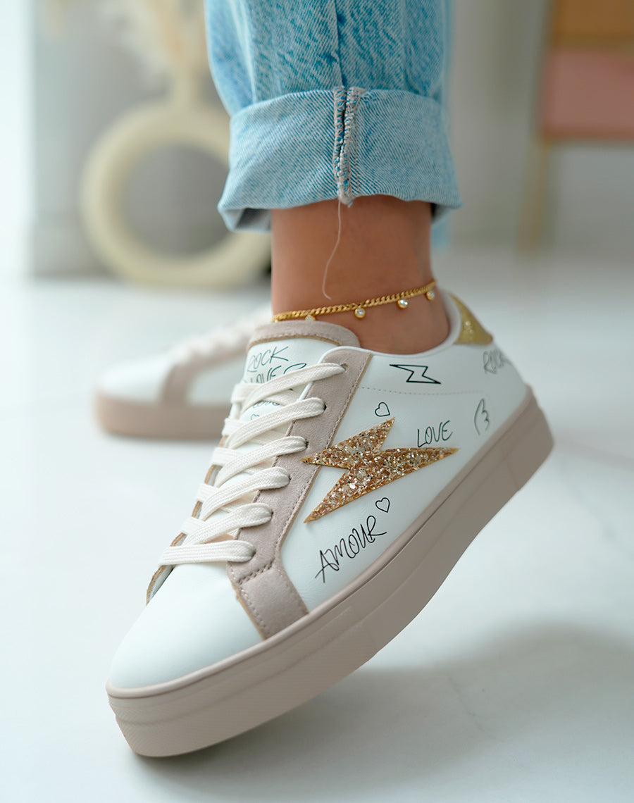 Baskets femme blanches et taupe avec étoile dorée pailletée et inscriptions graphiques