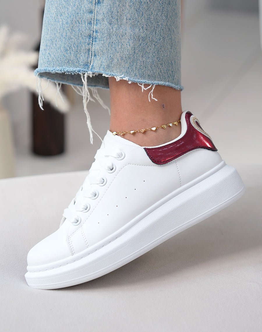Baskets femme blanches tendance avec empiècement bordeaux irisé et détail doré