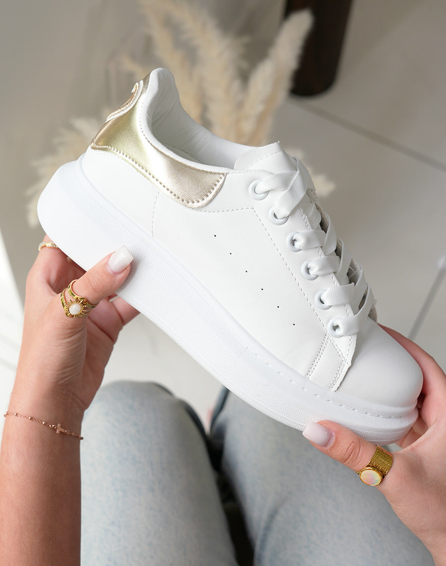 Baskets femme blanches tendance avec empiècement doré irisé et détail cœur