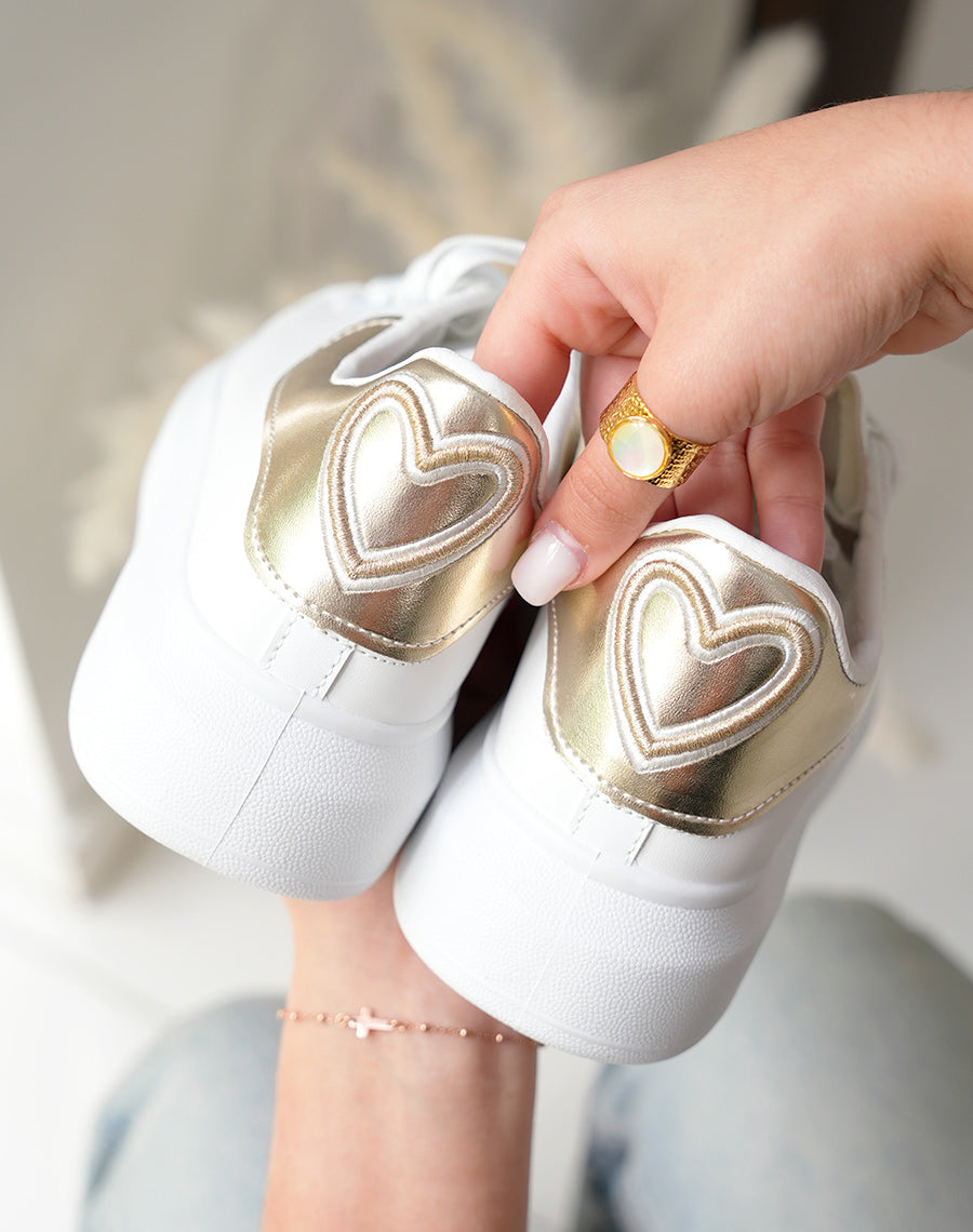 Baskets femme blanches tendance avec empiècement doré irisé et détail cœur