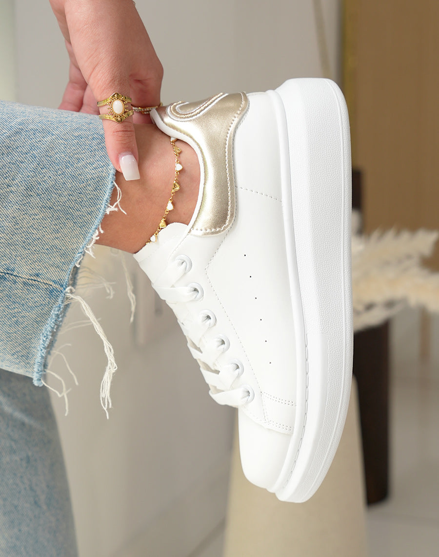 Baskets femme blanches tendance avec empiècement doré irisé et détail cœur