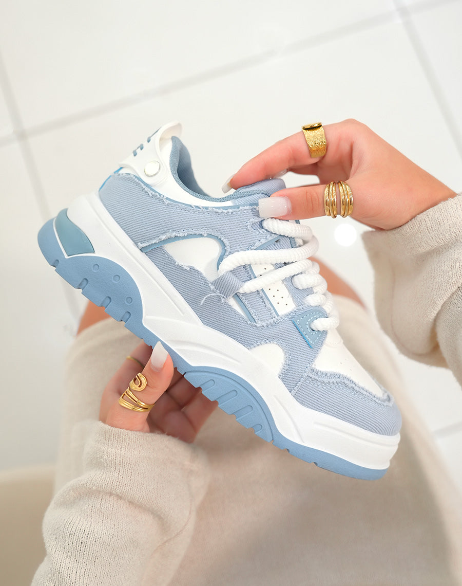 Baskets femme bleu et blanche effet déchiré à lacets corde