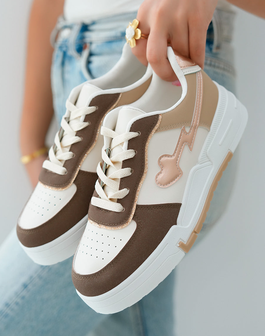 Baskets femme empiècements marron et beige foncé