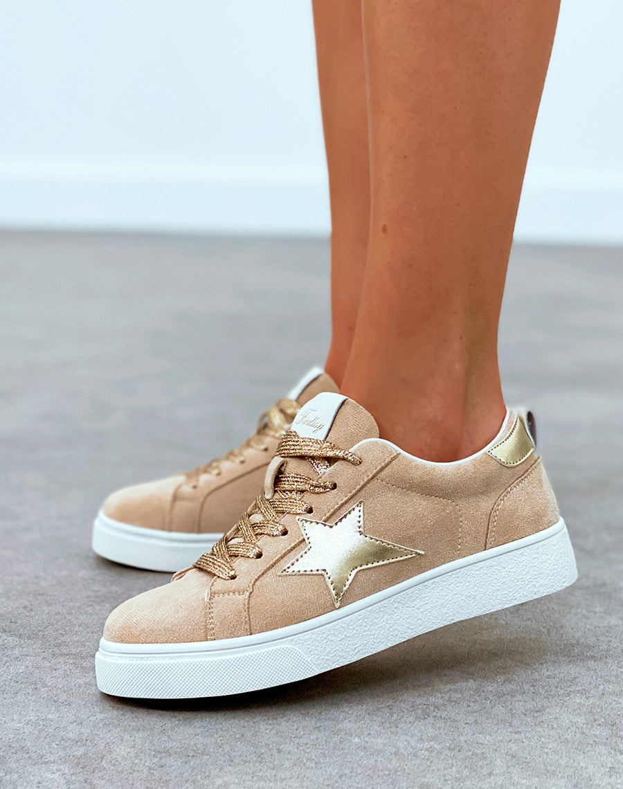 Baskets femme en suédine beige à lacets et détail dorée
