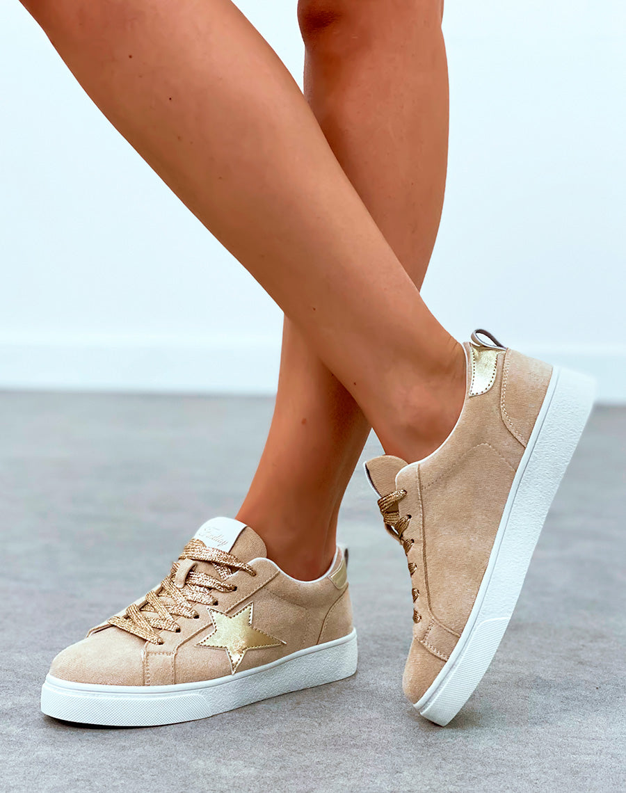 Baskets femme en suédine beige à lacets et détail dorée