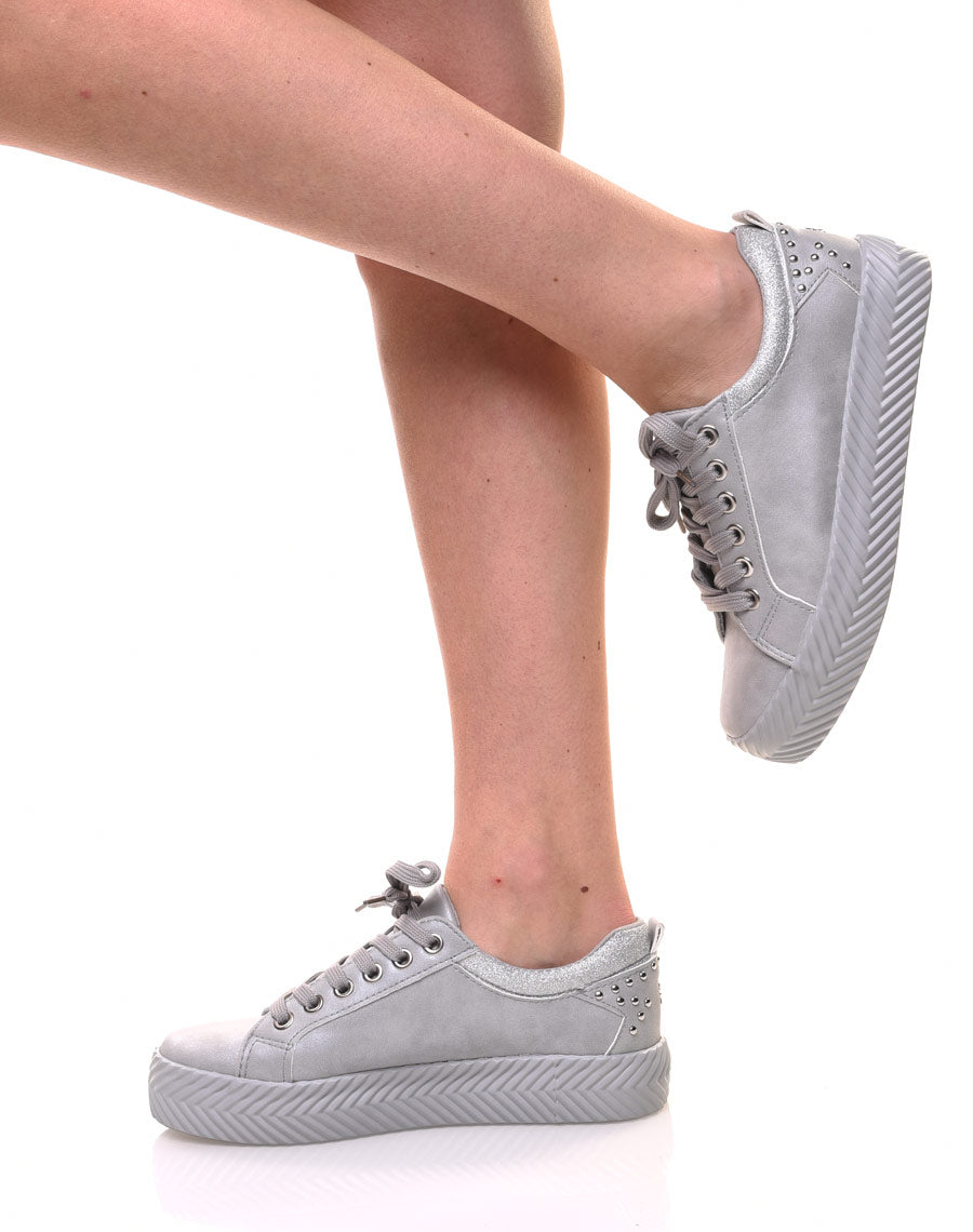 Baskets grises semelles épaisses à motifs