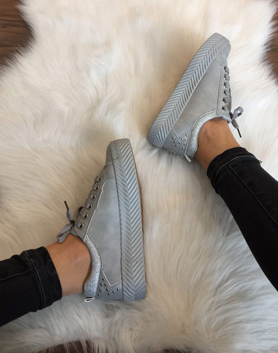 Baskets grises semelles épaisses à motifs