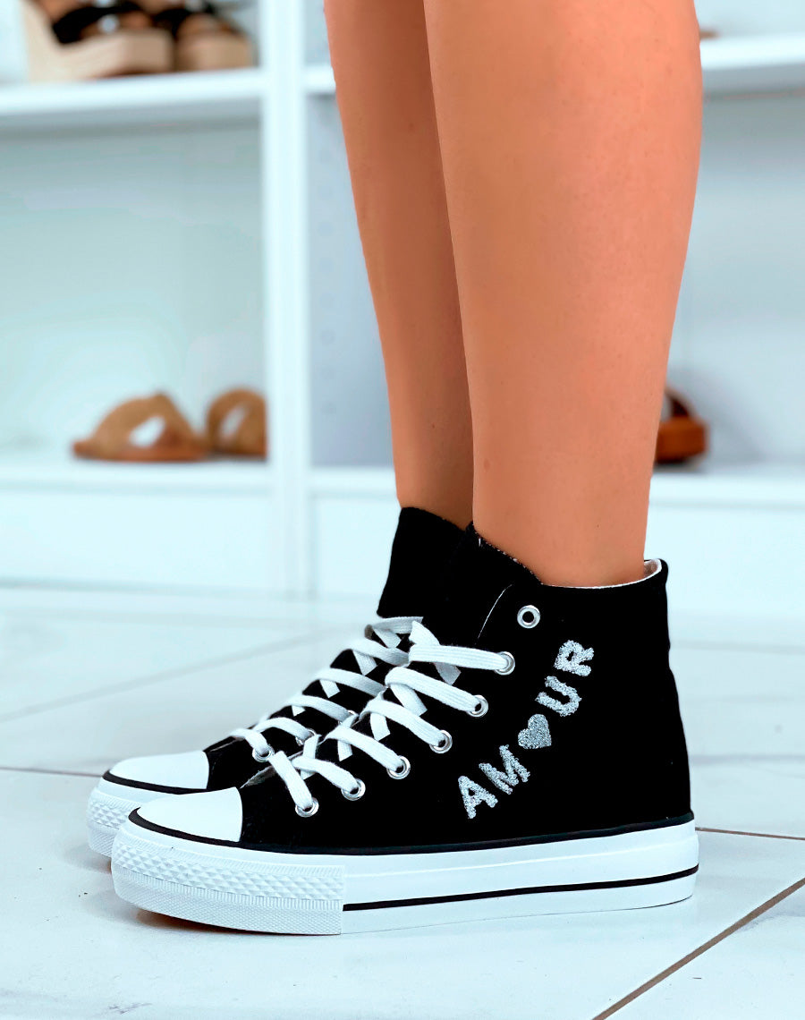 Baskets hautes noires à inscription en relief