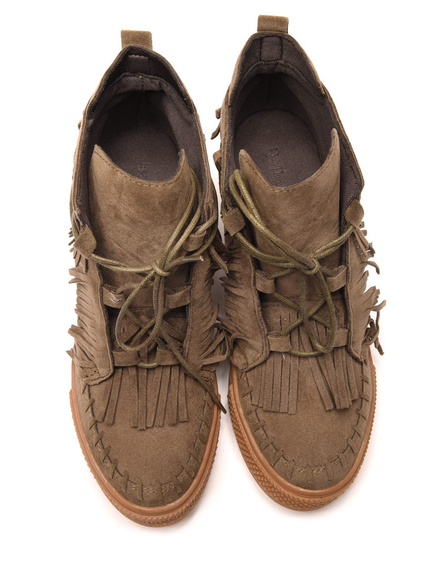 Baskets kaki clair compensées en suédine à franges