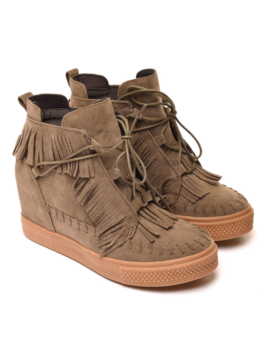 Baskets kaki clair compensées en suédine à franges