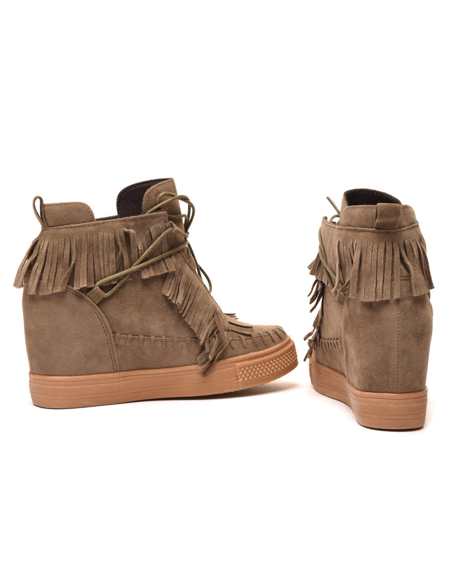 Baskets kaki clair compensées en suédine à franges