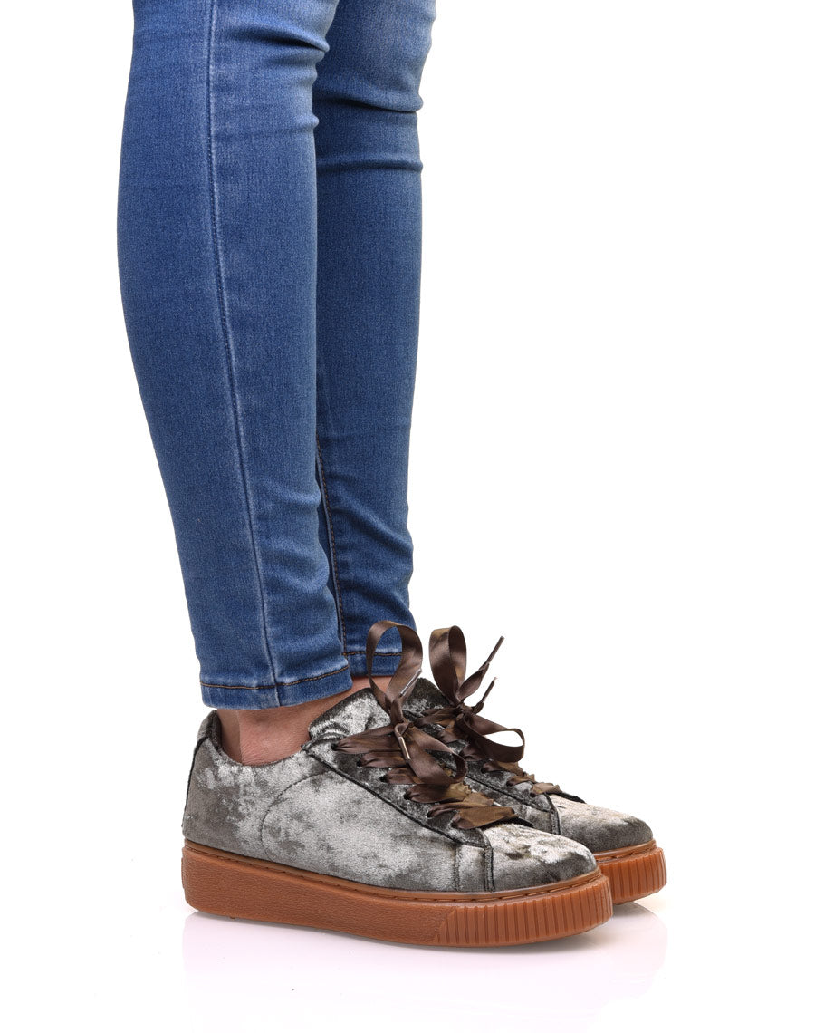 Baskets kaki en velours
