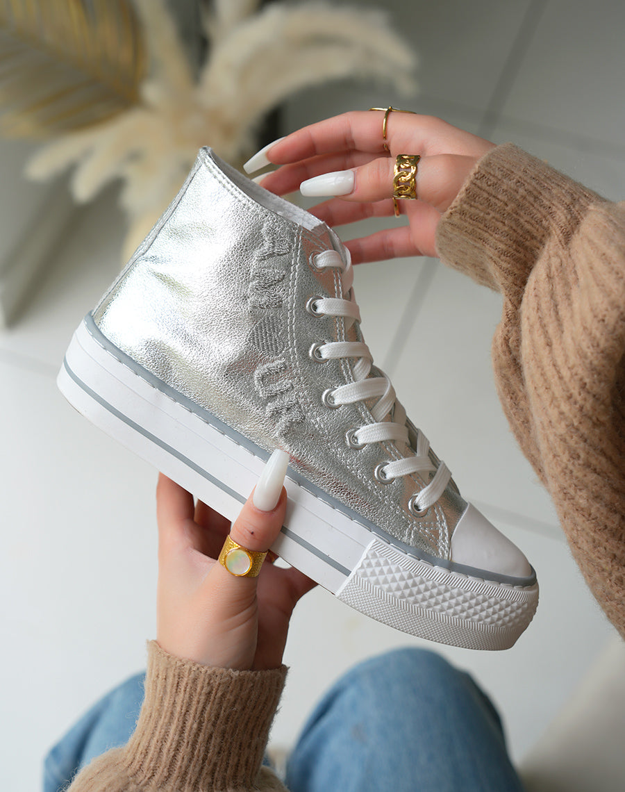 Baskets montantes argentées à lacets