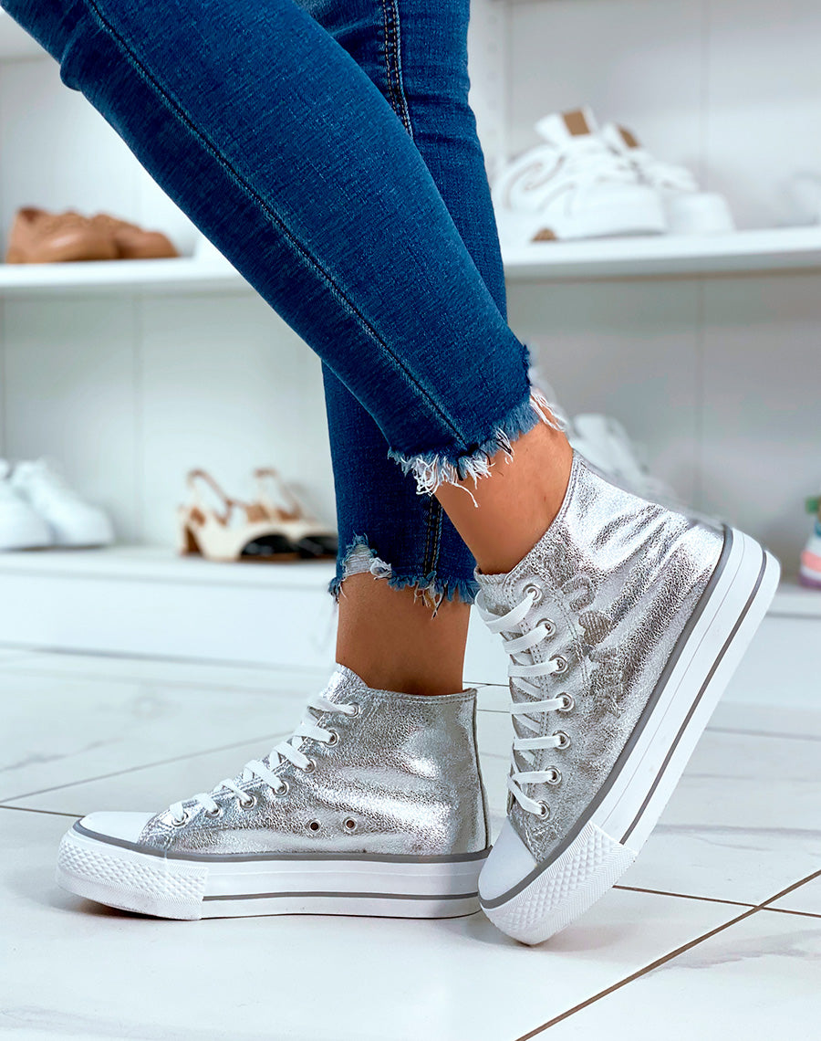 Baskets montantes argentées à lacets