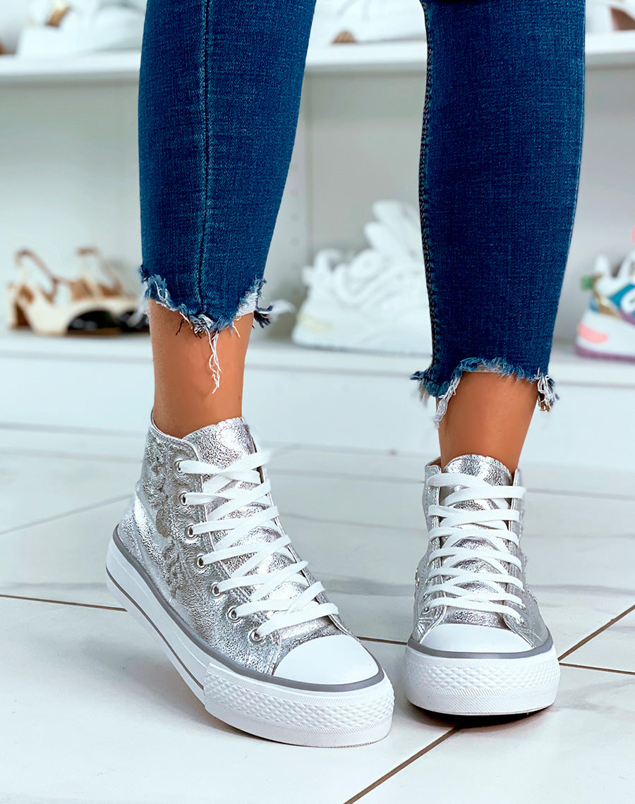 Baskets montantes argentées à lacets