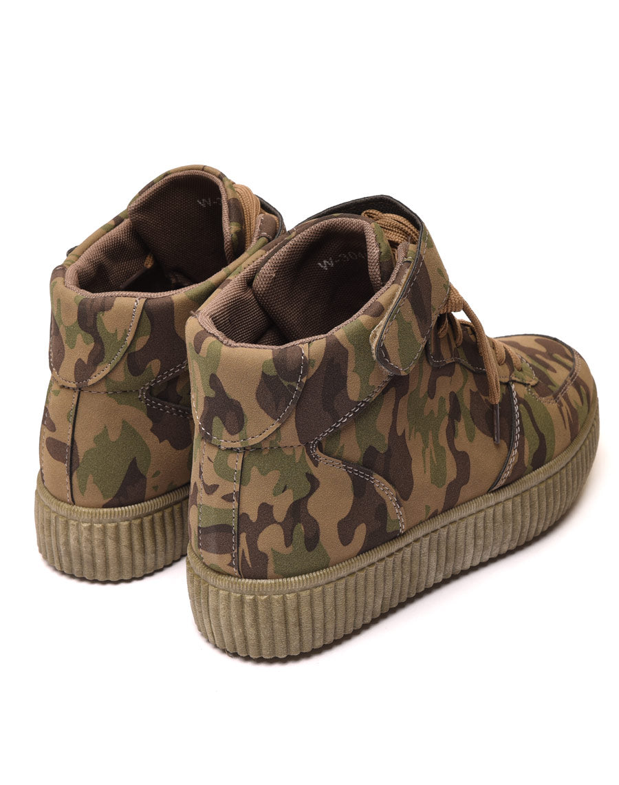 Baskets montantes à lacets en suédine camouflage