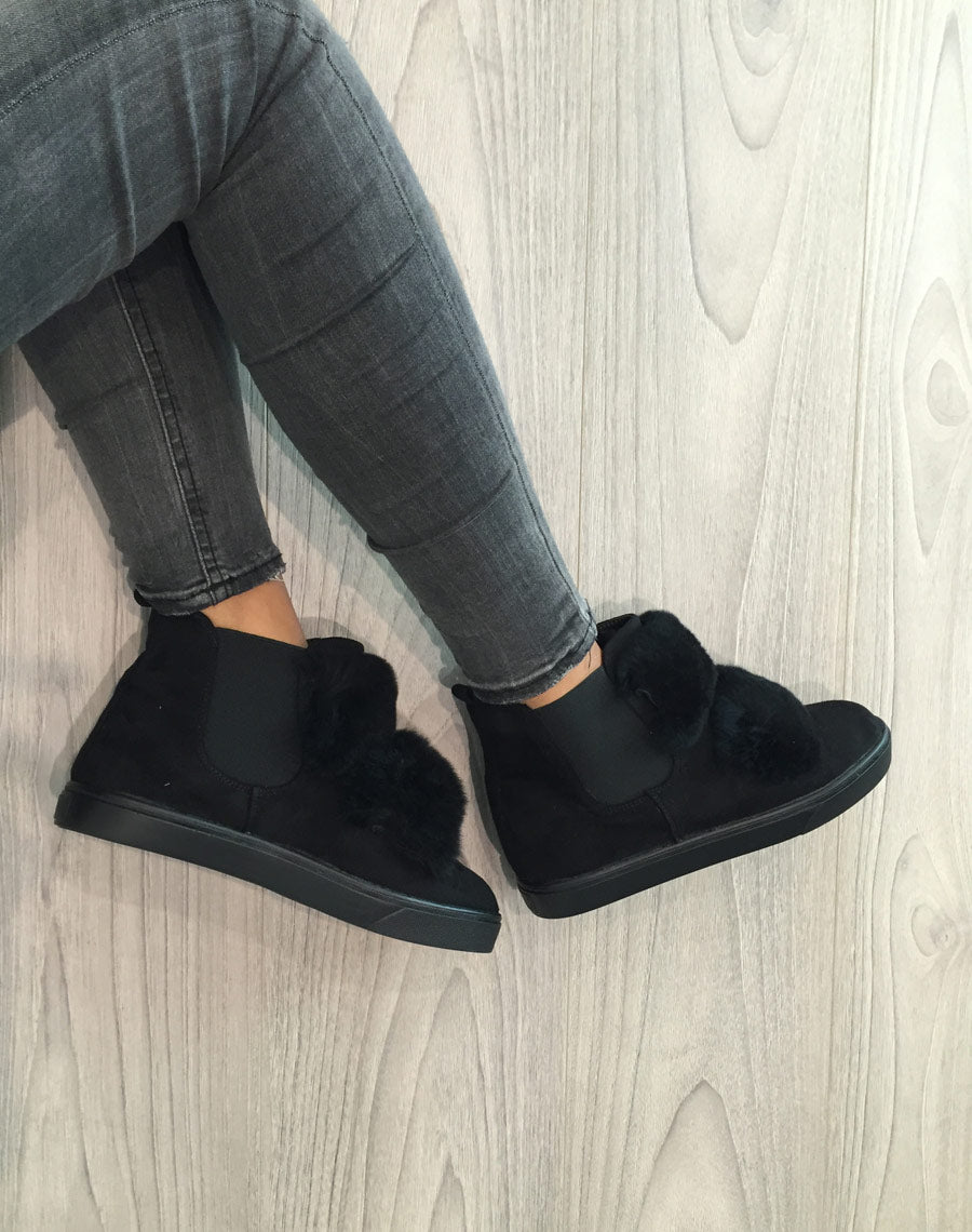 Baskets montantes noires avec moumoutes et élastiques