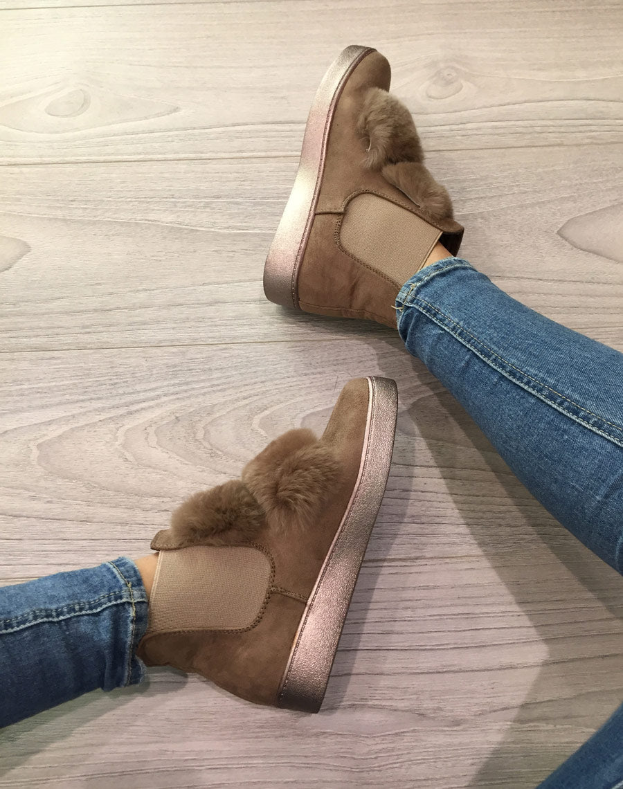 Baskets montantes taupes à moumoute