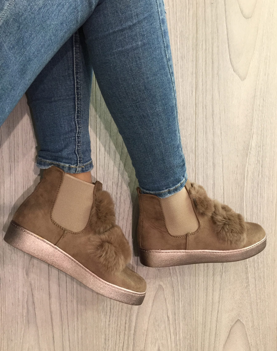 Baskets montantes taupes à moumoute