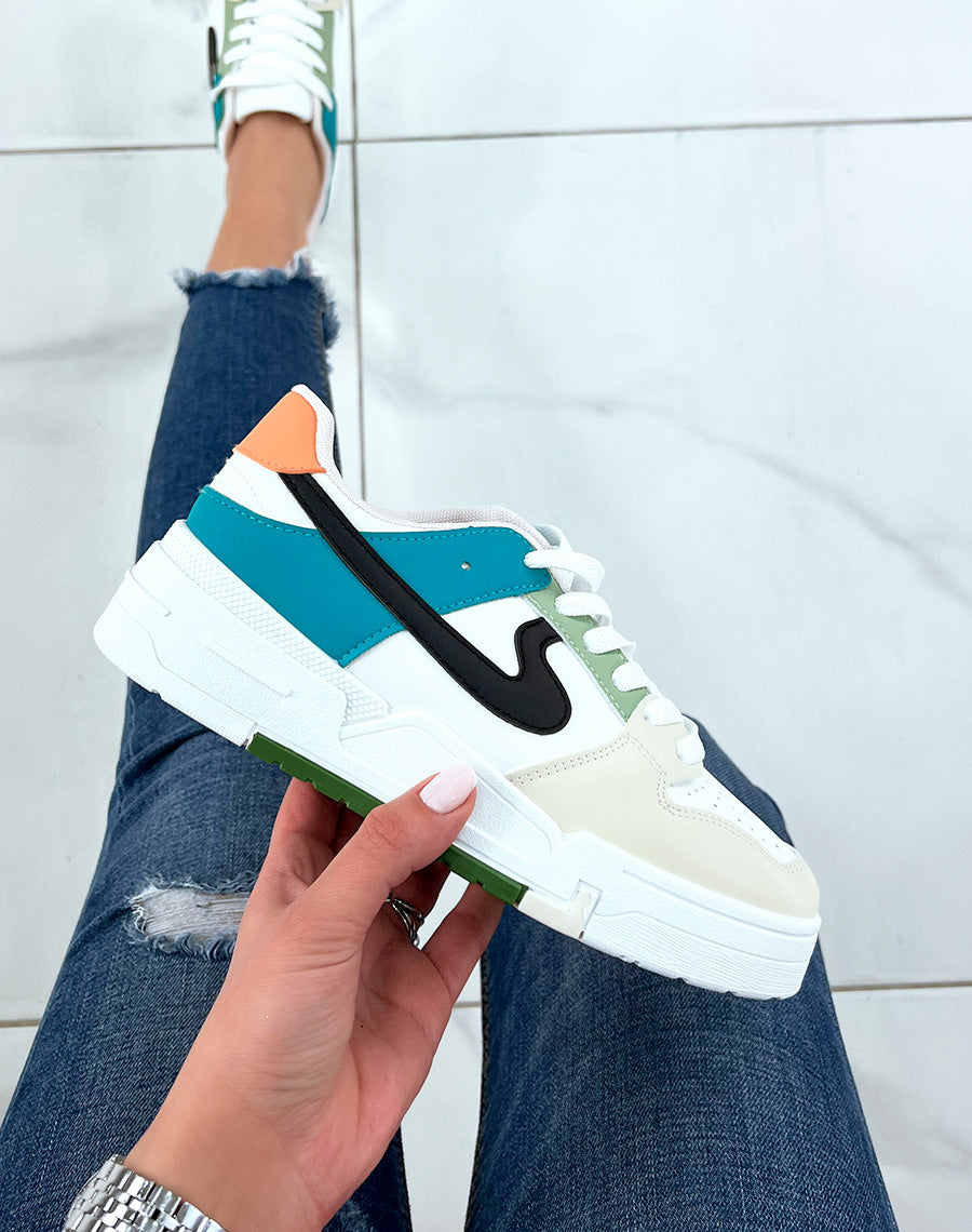 Baskets multicolores blanches beiges et bleus