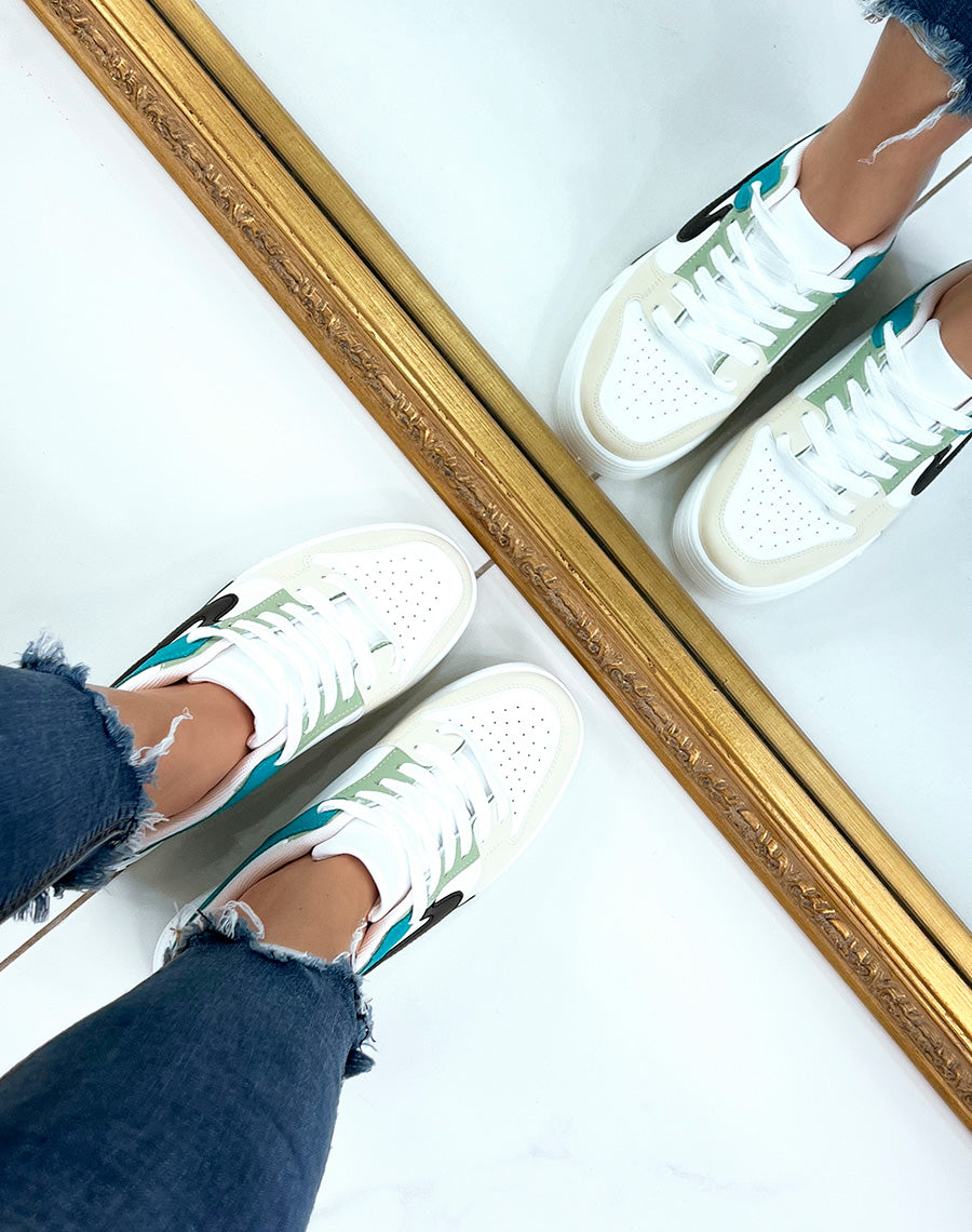 Baskets multicolores blanches beiges et bleus