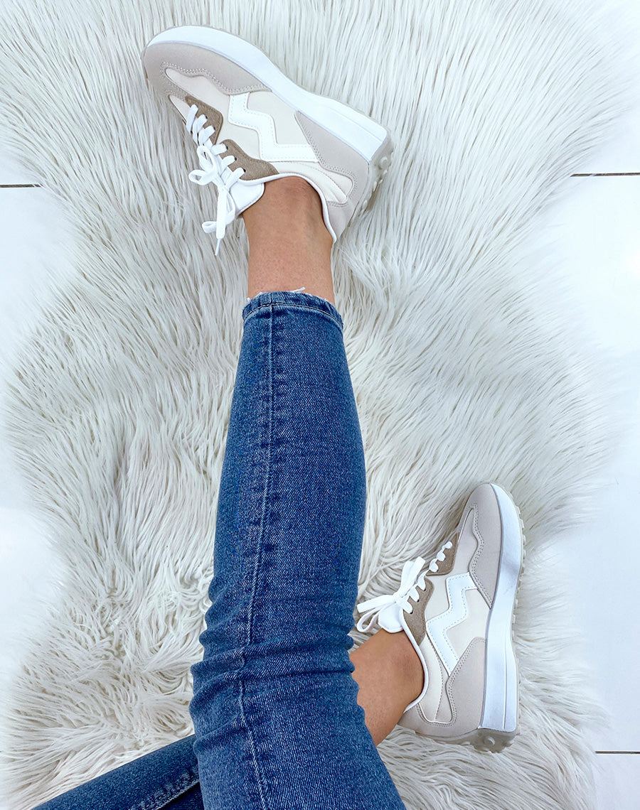 Baskets à multiples empiècements blancs et beiges