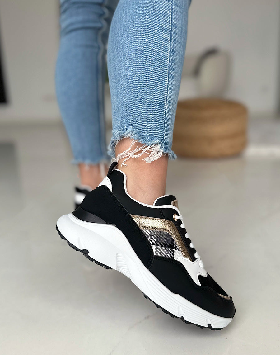 Baskets noires à détails bicolores et motif tartan noir et blanc