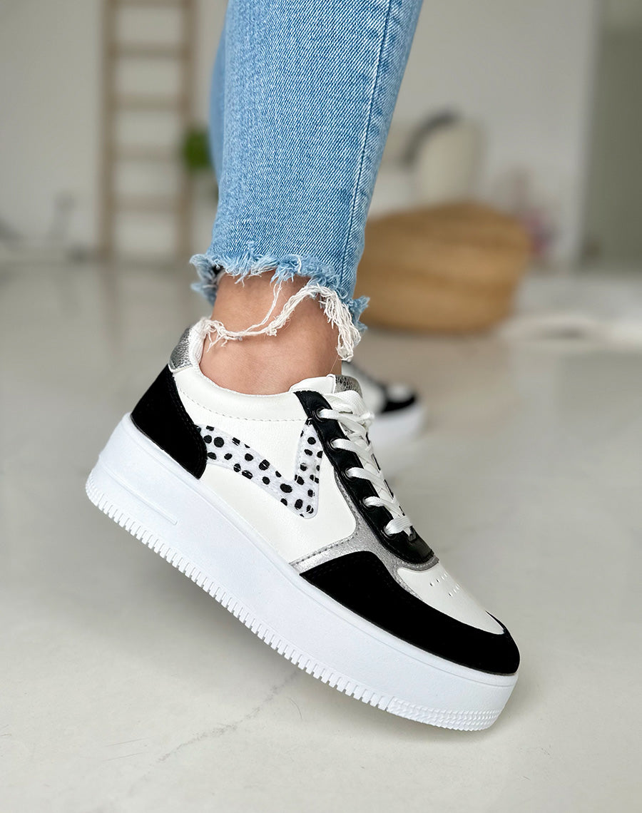 Baskets noires et blanches avec motifs dalmatien et détails argentés