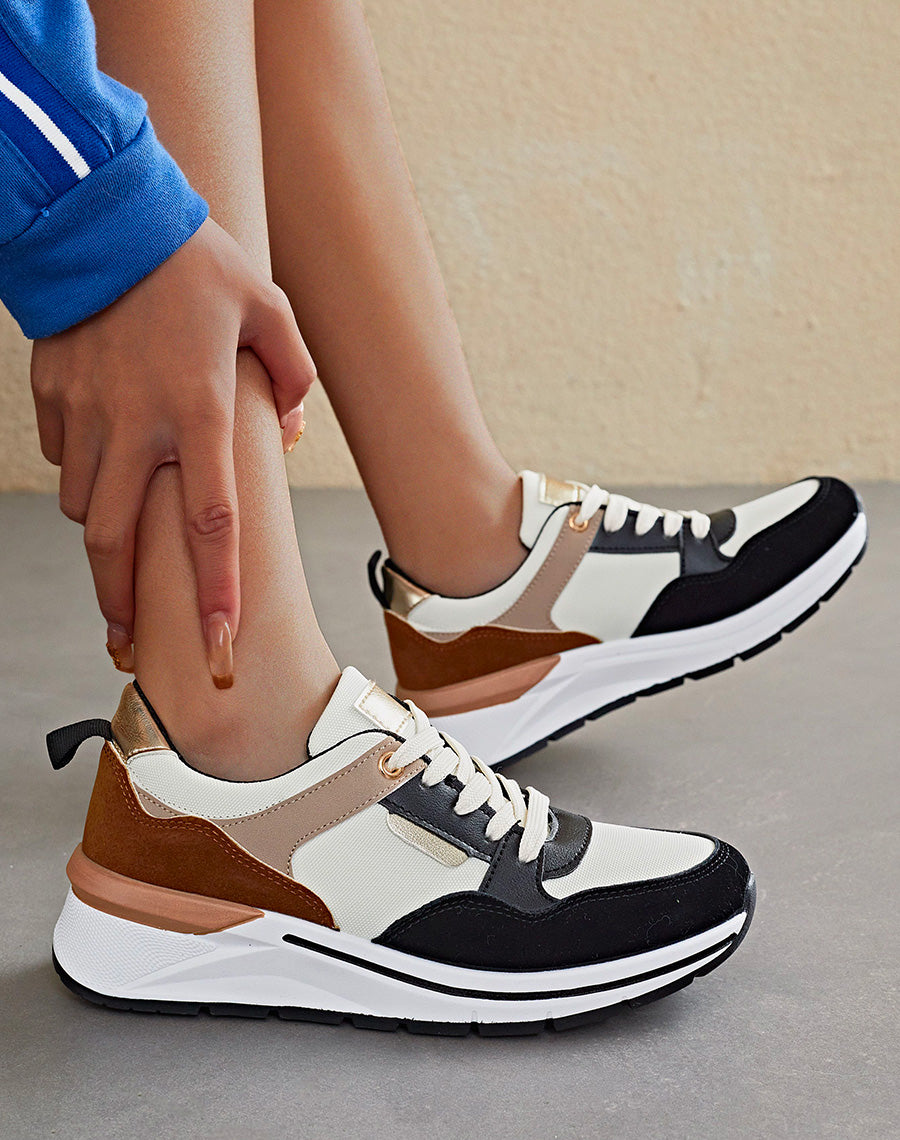 Baskets noires et blanches à multiples empiècements multicolores