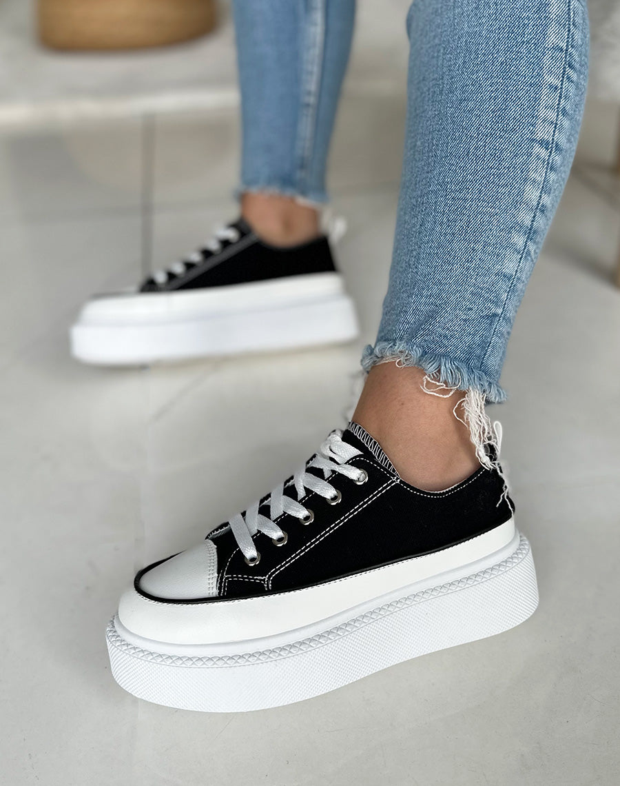 Baskets noires à plateforme blanche