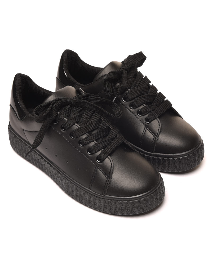 Baskets noires semelle épaisse et détail noir