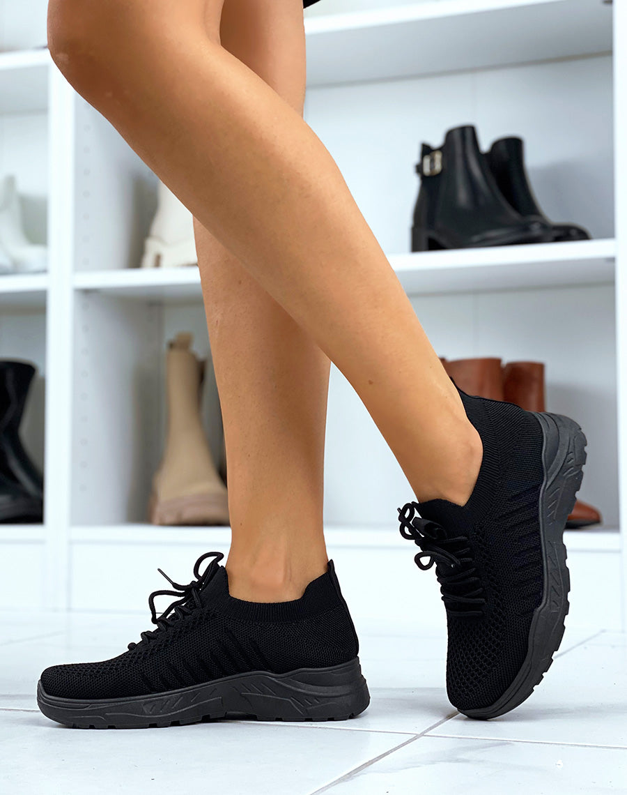 Baskets noires souples respirantes effet chaussettes