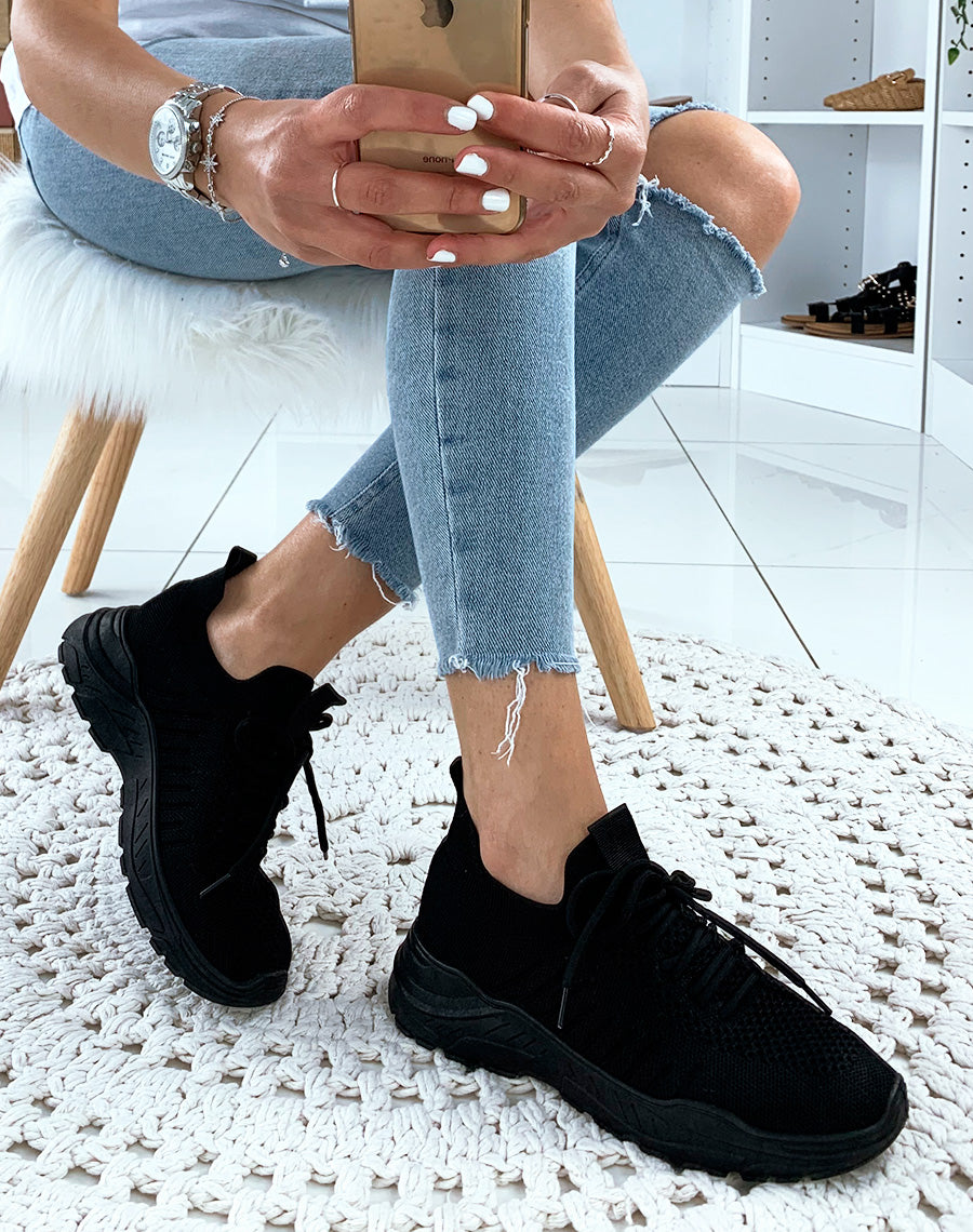 Baskets noires souples respirantes effet chaussettes