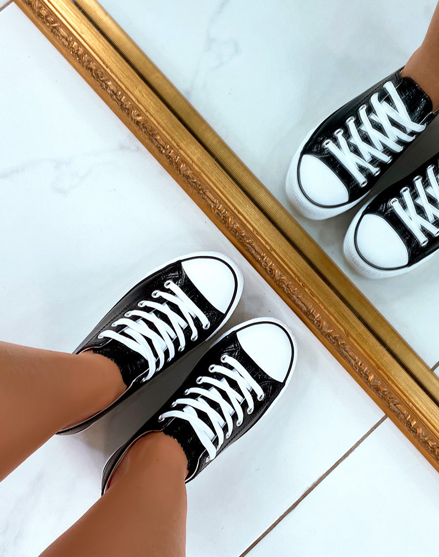 Baskets noires vernies à semelle plate