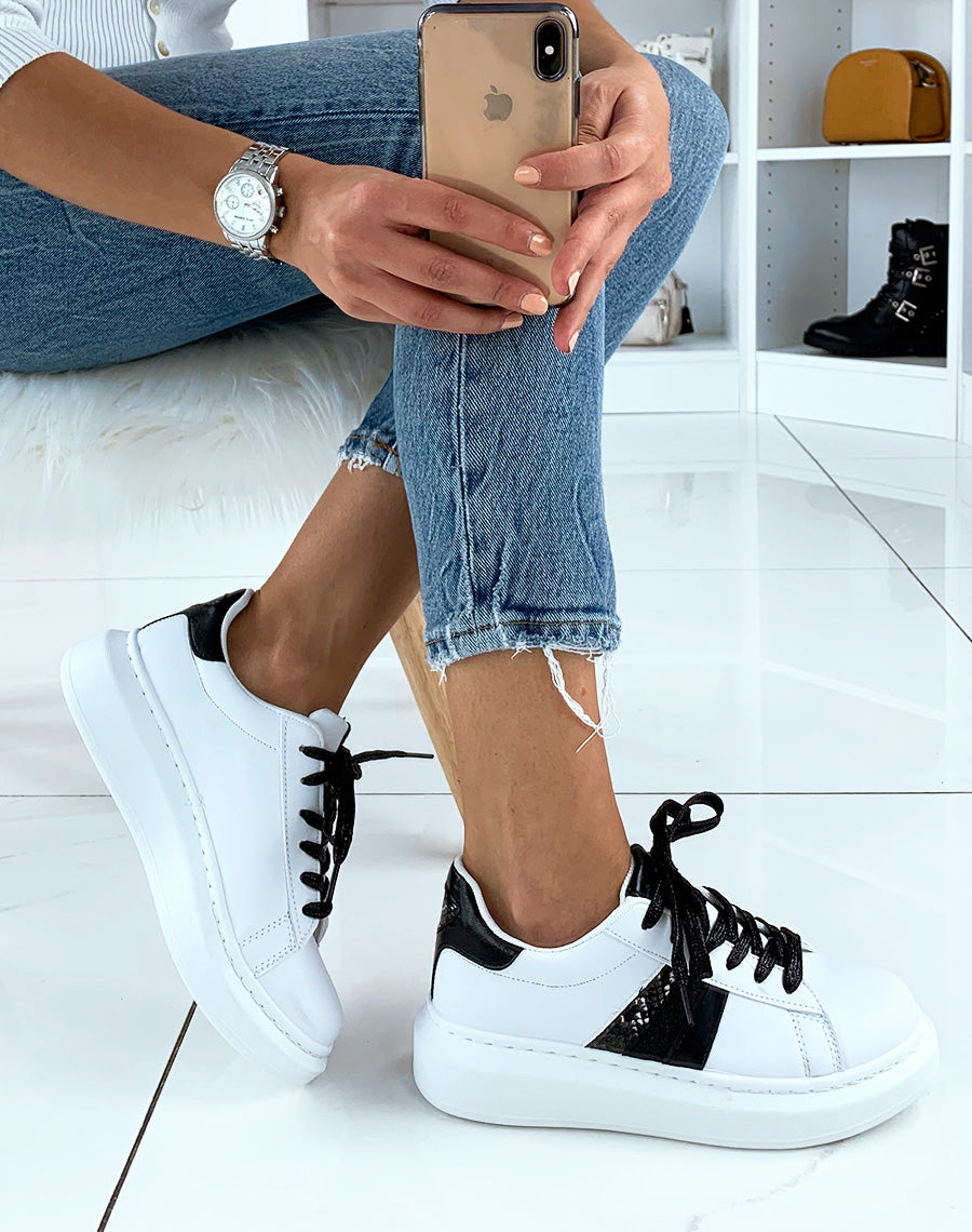Baskets à plateforme blanches et noires